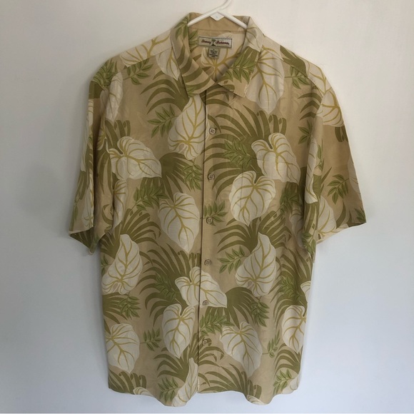 Tommy Bahama Other - TOMMY BAHAMA 100% Silk Men’s Tropical  Print Short Sleeve Casual Shirt Size S